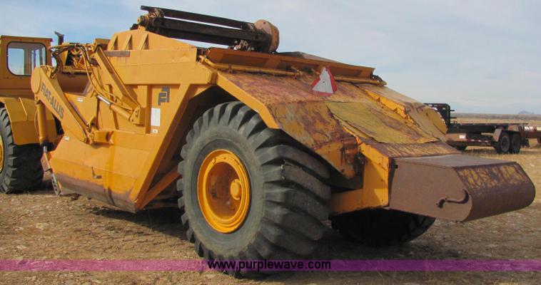 image for item C3110 Fiat-Allis 161 elevating paddle scraper