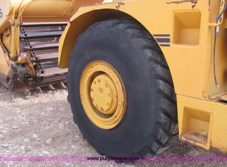 image for item C3110 Fiat-Allis 161 elevating paddle scraper