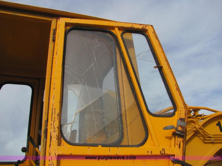 image for item C3110 Fiat-Allis 161 elevating paddle scraper