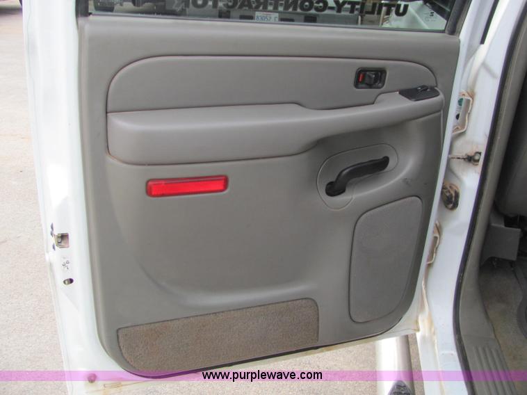 image for item C3116 2004 GMC 3500 service truck