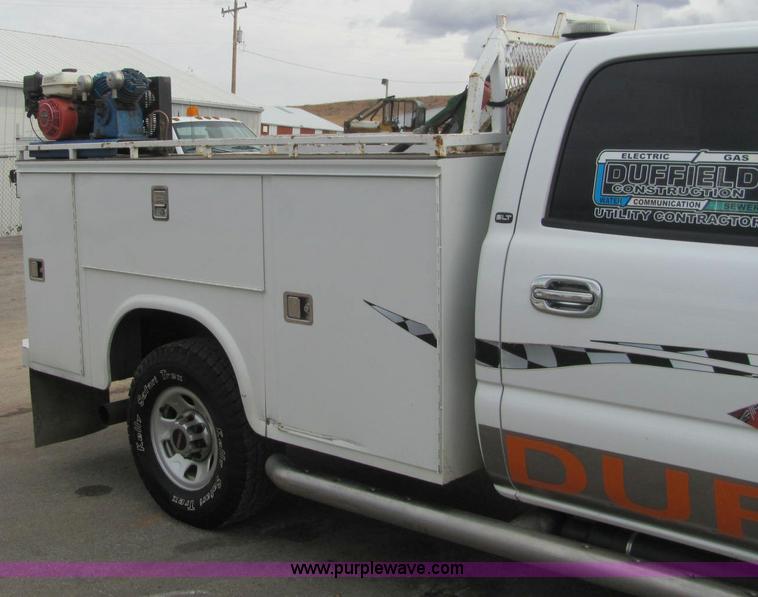 image for item C3116 2004 GMC 3500 service truck
