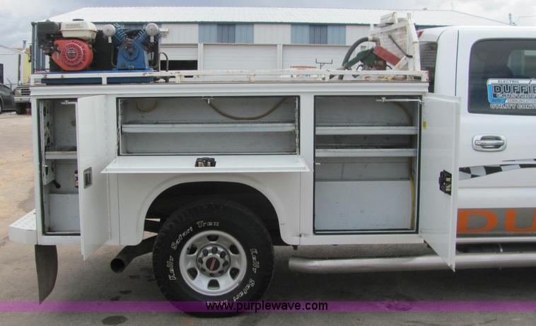 image for item C3116 2004 GMC 3500 service truck