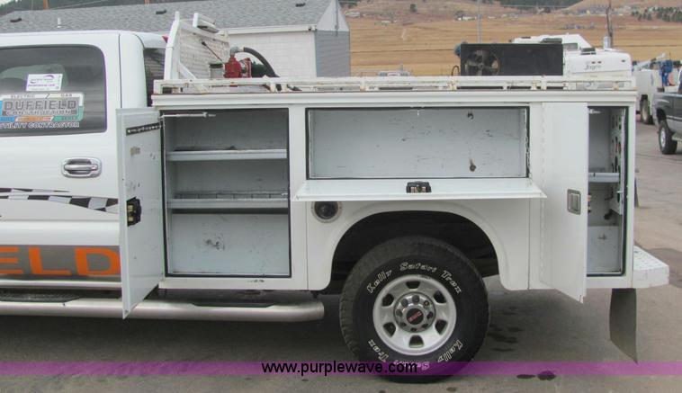 image for item C3116 2004 GMC 3500 service truck