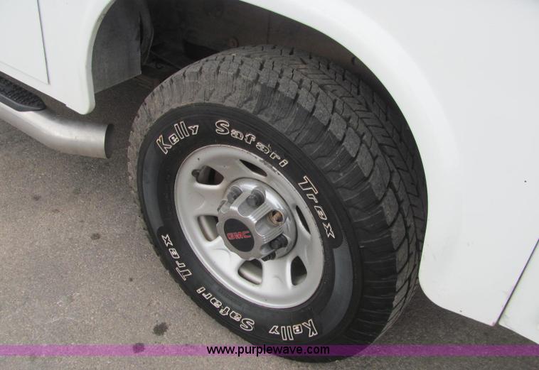 image for item C3116 2004 GMC 3500 service truck