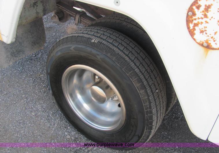 image for item C3119 1996 Chevrolet Cheyenne 3500 service truck