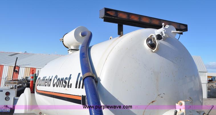 image for item C3128 1999 Vacmaster SPV800 vacuum system