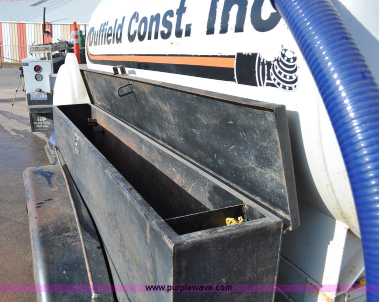 image for item C3128 1999 Vacmaster SPV800 vacuum system