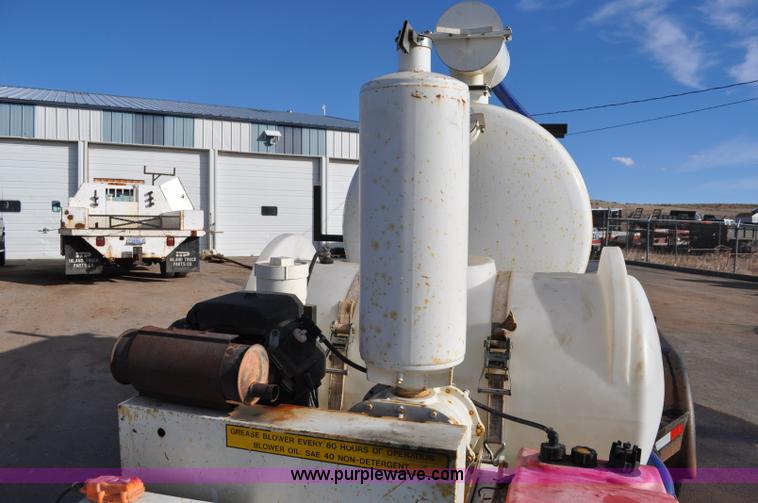 image for item C3128 1999 Vacmaster SPV800 vacuum system