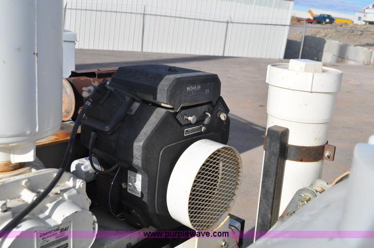 image for item C3128 1999 Vacmaster SPV800 vacuum system