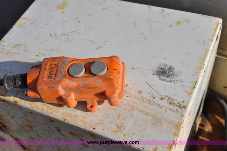 image for item C3128 1999 Vacmaster SPV800 vacuum system