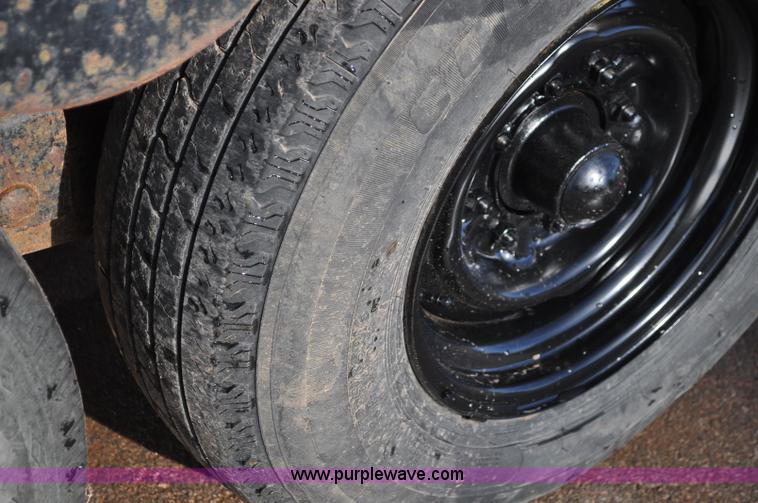 image for item C3128 1999 Vacmaster SPV800 vacuum system