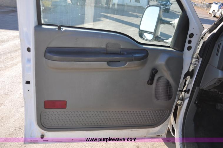 image for item C3129 2002 Ford F350 XL Super Duty flatbed truck