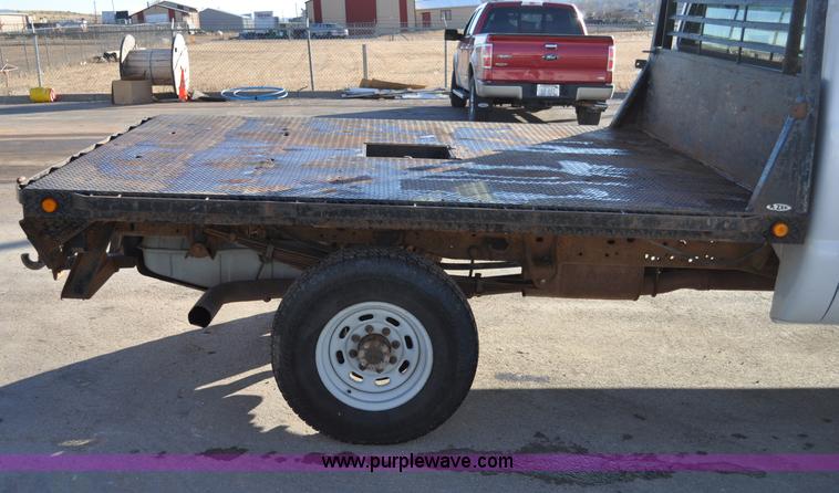 image for item C3129 2002 Ford F350 XL Super Duty flatbed truck