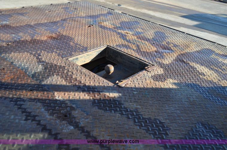 image for item C3129 2002 Ford F350 XL Super Duty flatbed truck