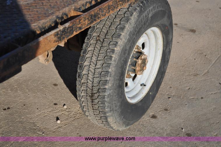 image for item C3129 2002 Ford F350 XL Super Duty flatbed truck