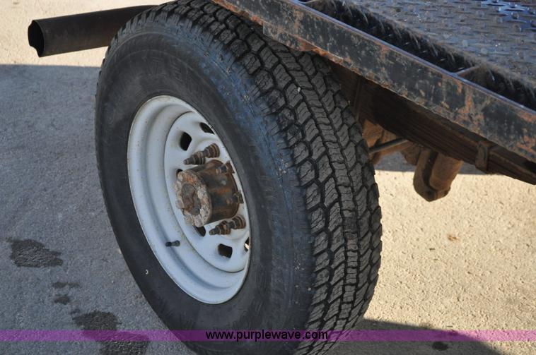 image for item C3129 2002 Ford F350 XL Super Duty flatbed truck