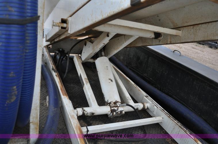 image for item C3133 1999 Vacmaster SPV800 vacuum system