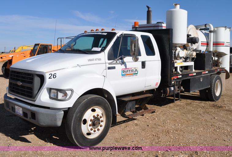 image for item C3134 2000 Ford F650 XL Super Duty Vac-N-Dig truck