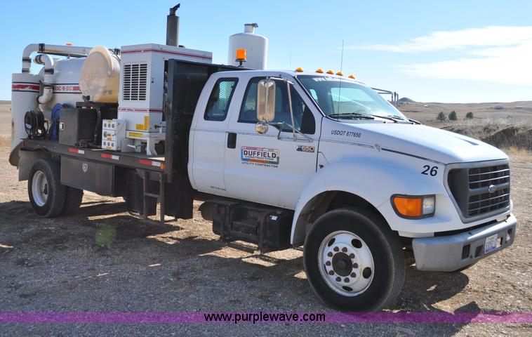 image for item C3134 2000 Ford F650 XL Super Duty Vac-N-Dig truck