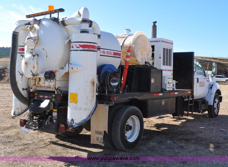 image for item C3134 2000 Ford F650 XL Super Duty Vac-N-Dig truck