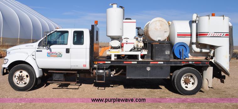 image for item C3134 2000 Ford F650 XL Super Duty Vac-N-Dig truck