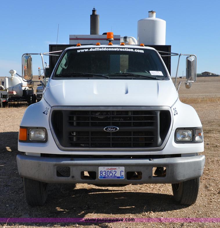 image for item C3134 2000 Ford F650 XL Super Duty Vac-N-Dig truck