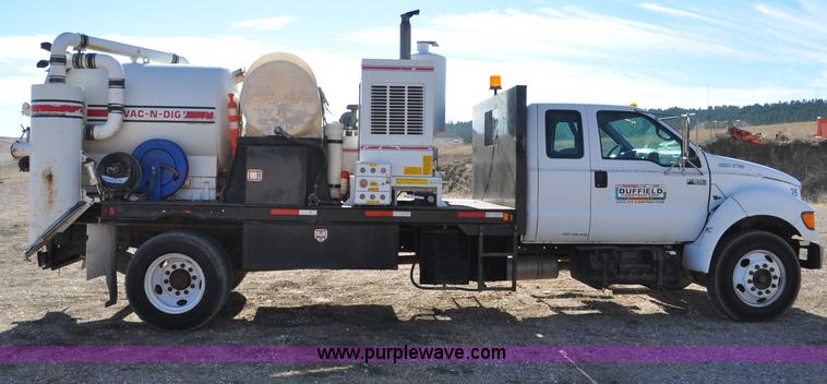image for item C3134 2000 Ford F650 XL Super Duty Vac-N-Dig truck
