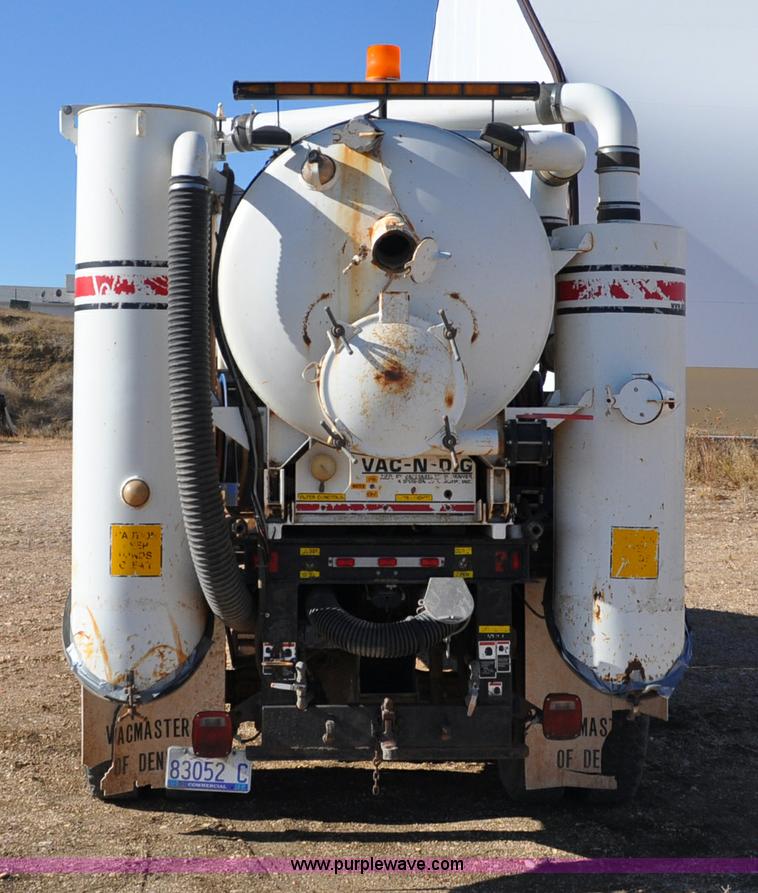 image for item C3134 2000 Ford F650 XL Super Duty Vac-N-Dig truck