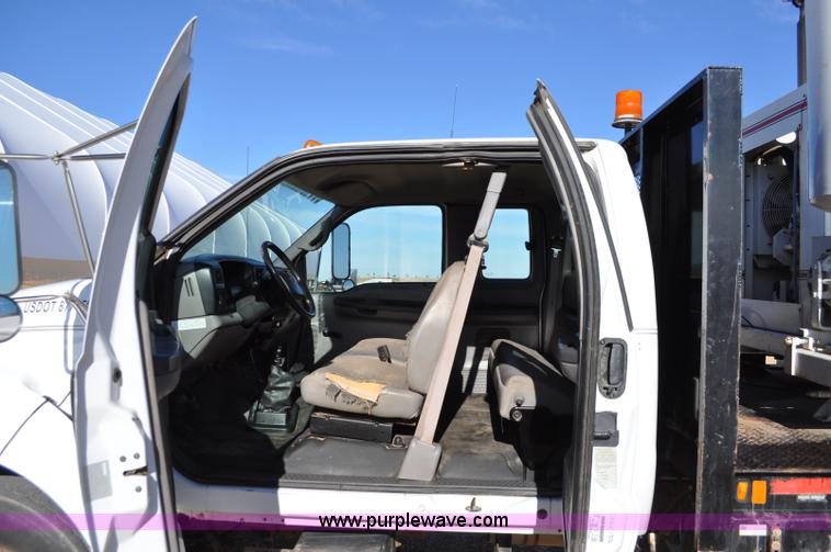 image for item C3134 2000 Ford F650 XL Super Duty Vac-N-Dig truck