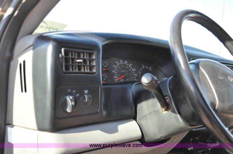 image for item C3134 2000 Ford F650 XL Super Duty Vac-N-Dig truck