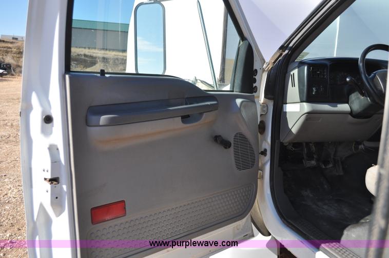 image for item C3134 2000 Ford F650 XL Super Duty Vac-N-Dig truck