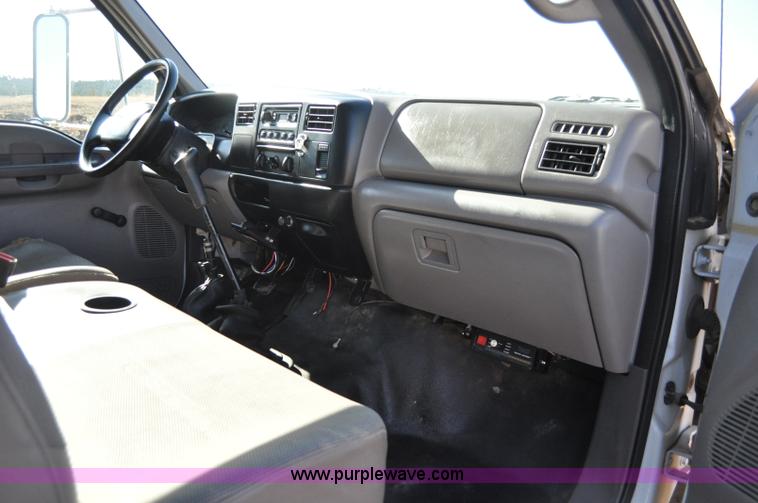 image for item C3134 2000 Ford F650 XL Super Duty Vac-N-Dig truck