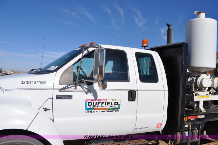 image for item C3134 2000 Ford F650 XL Super Duty Vac-N-Dig truck