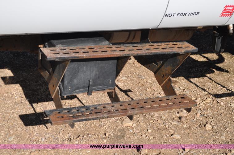 image for item C3134 2000 Ford F650 XL Super Duty Vac-N-Dig truck