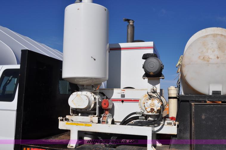 image for item C3134 2000 Ford F650 XL Super Duty Vac-N-Dig truck