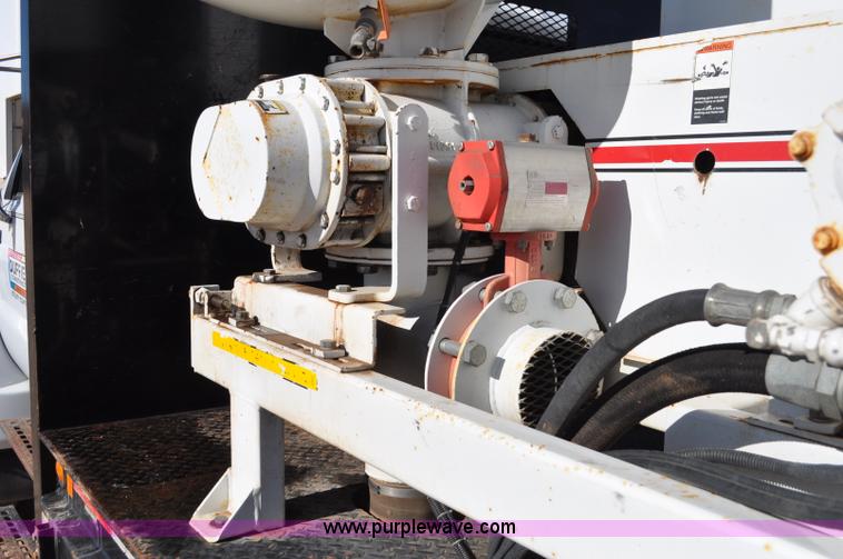 image for item C3134 2000 Ford F650 XL Super Duty Vac-N-Dig truck