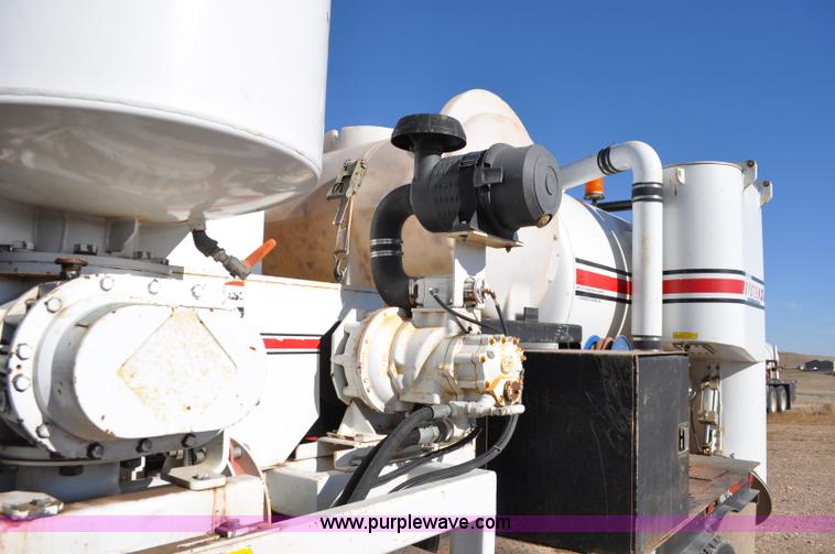 image for item C3134 2000 Ford F650 XL Super Duty Vac-N-Dig truck