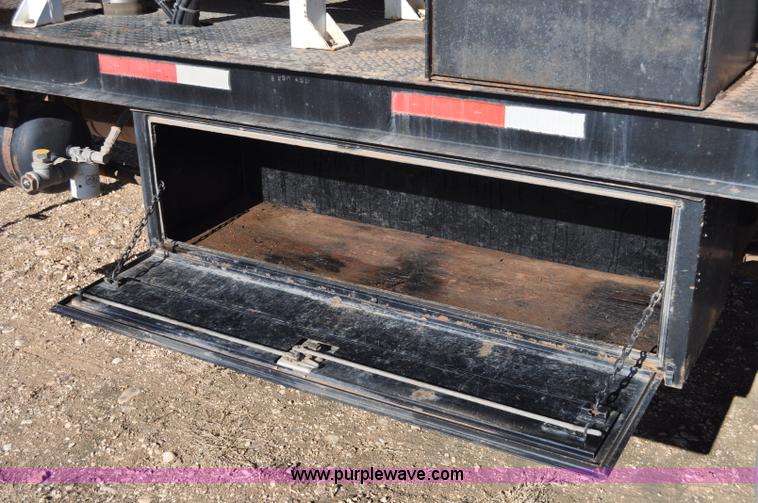 image for item C3134 2000 Ford F650 XL Super Duty Vac-N-Dig truck