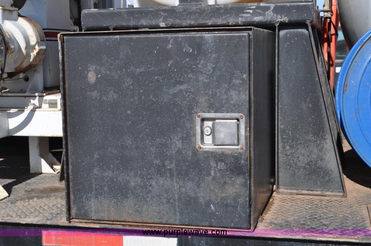 image for item C3134 2000 Ford F650 XL Super Duty Vac-N-Dig truck