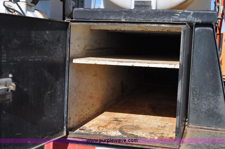 image for item C3134 2000 Ford F650 XL Super Duty Vac-N-Dig truck