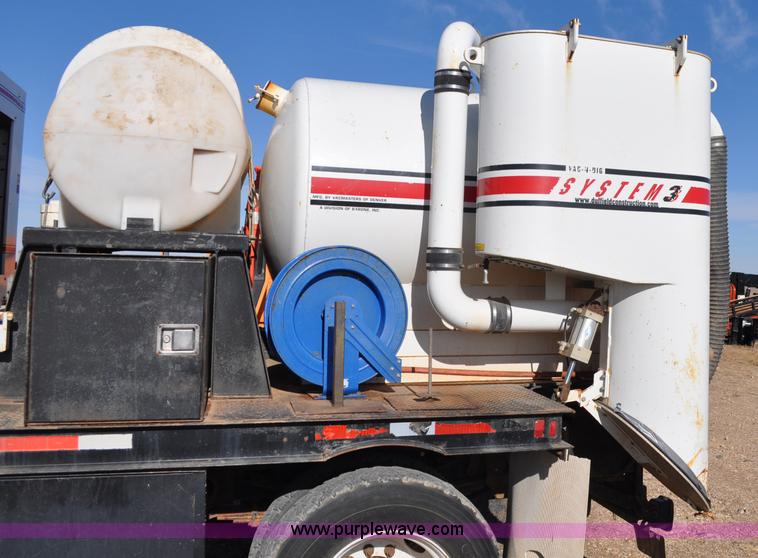 image for item C3134 2000 Ford F650 XL Super Duty Vac-N-Dig truck