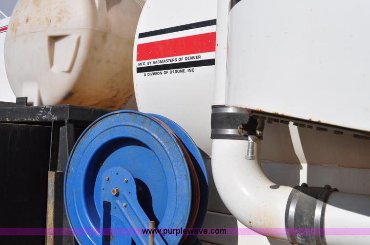 image for item C3134 2000 Ford F650 XL Super Duty Vac-N-Dig truck