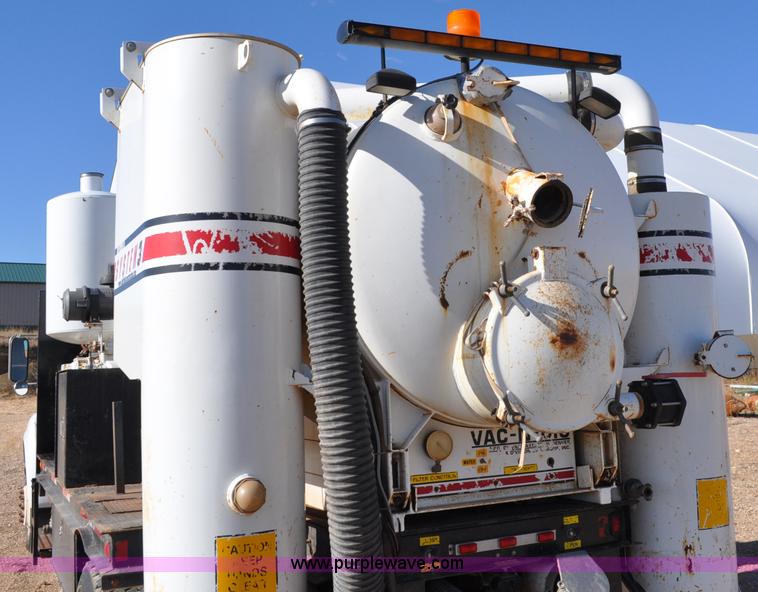 image for item C3134 2000 Ford F650 XL Super Duty Vac-N-Dig truck