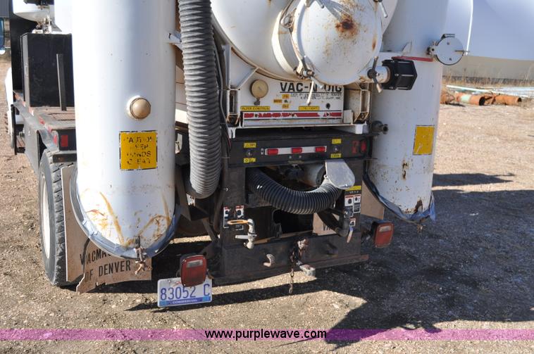 image for item C3134 2000 Ford F650 XL Super Duty Vac-N-Dig truck