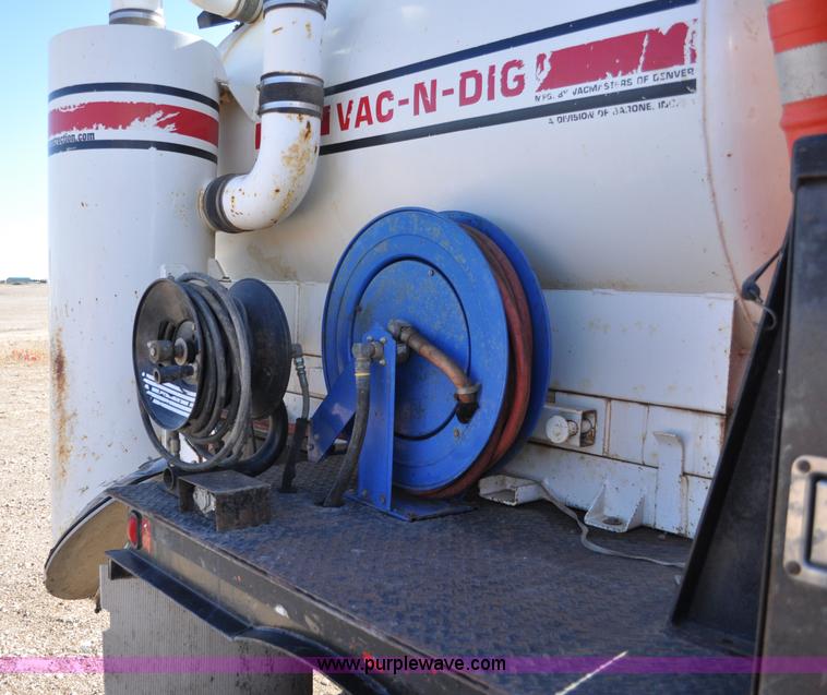 image for item C3134 2000 Ford F650 XL Super Duty Vac-N-Dig truck