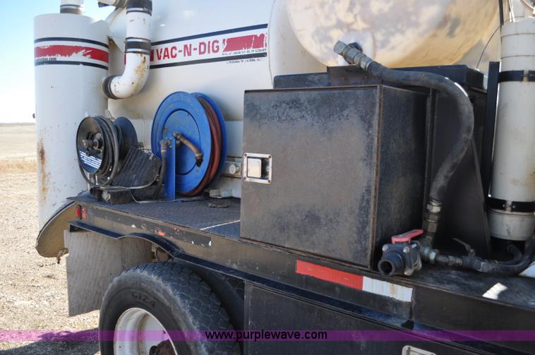 image for item C3134 2000 Ford F650 XL Super Duty Vac-N-Dig truck