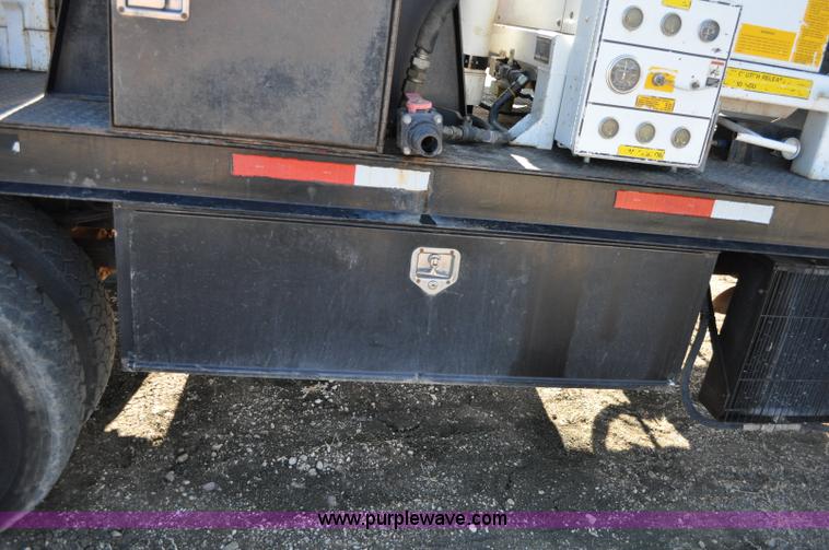 image for item C3134 2000 Ford F650 XL Super Duty Vac-N-Dig truck