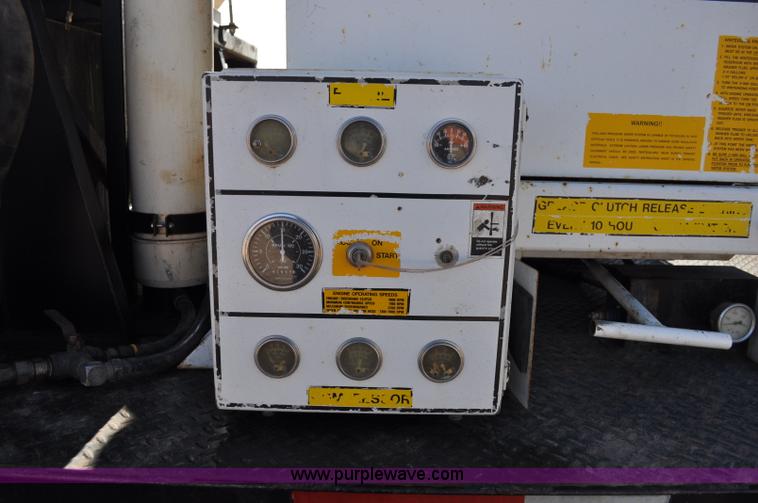 image for item C3134 2000 Ford F650 XL Super Duty Vac-N-Dig truck