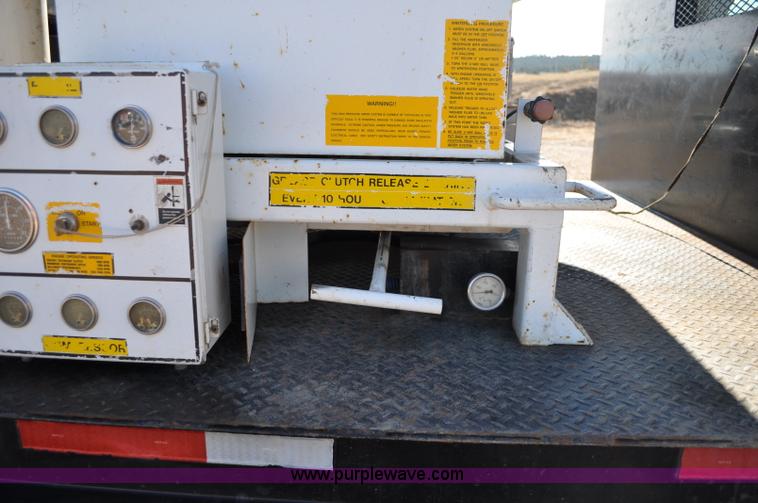 image for item C3134 2000 Ford F650 XL Super Duty Vac-N-Dig truck