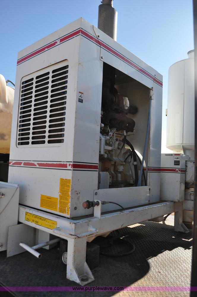 image for item C3134 2000 Ford F650 XL Super Duty Vac-N-Dig truck